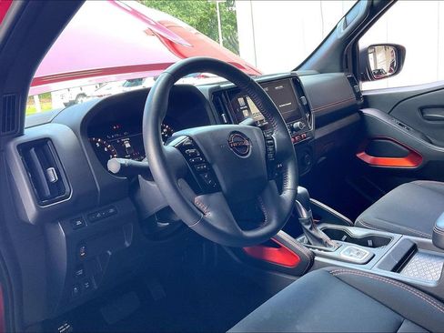 Used 2026 Nissan Frontier PRO-4X AWD/4WD image 4