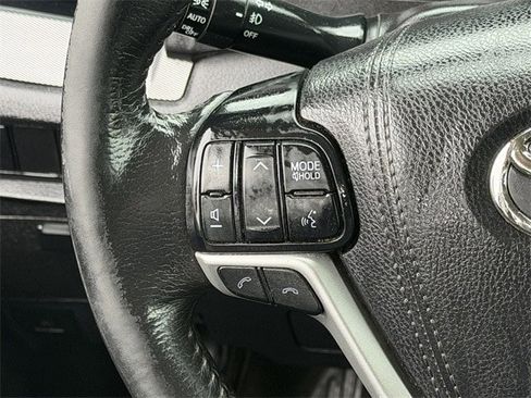 Used 2018 Toyota Sienna SE image 14