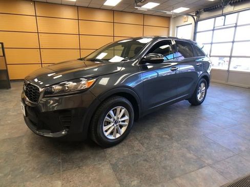 Used 2020 Kia Sorento LX image 3