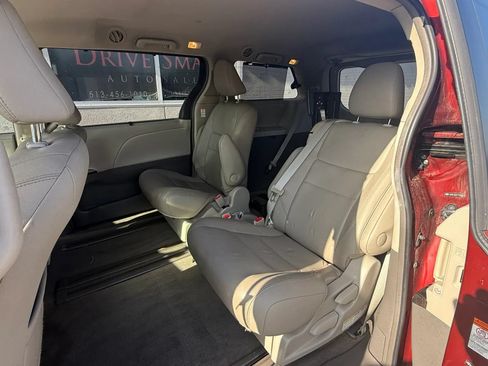 Used 2015 Toyota Sienna XLE FWD image 11