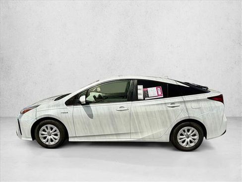 Certified 2022 Toyota Prius LE FWD image 2