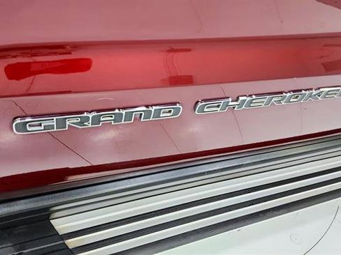 Used 2018 Jeep Grand Cherokee Laredo RWD image 28