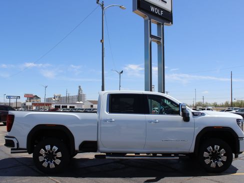 Used 2025 GMC Sierra 3500 Denali AWD/4WD image 2