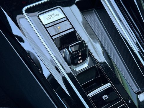 Used 2024 Volkswagen Golf R image 21