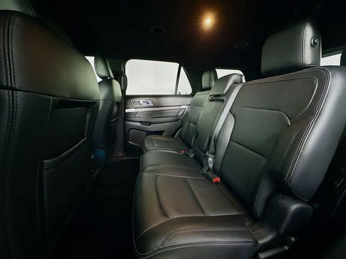 Certified 2019 Ford Explorer Limited w/ Ford Safe & Smart Package image 15