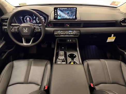 New 2025 Honda Pilot Touring image 11