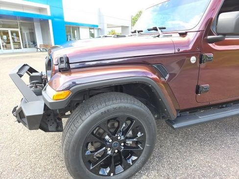 Used 2024 Jeep Wrangler Unlimited Sahara w/ Technology Group AWD/4WD image 13