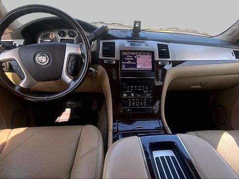 Used 2014 Cadillac Escalade Luxury RWD image 13