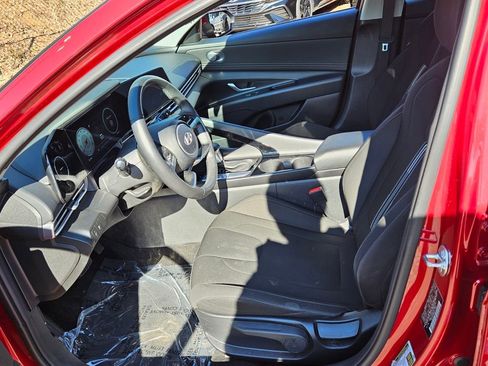 Used 2025 Hyundai Elantra SEL FWD image 5