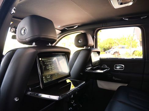 Used 2022 Rolls-Royce Cullinan w/ Cullinan Package AWD/4WD image 33