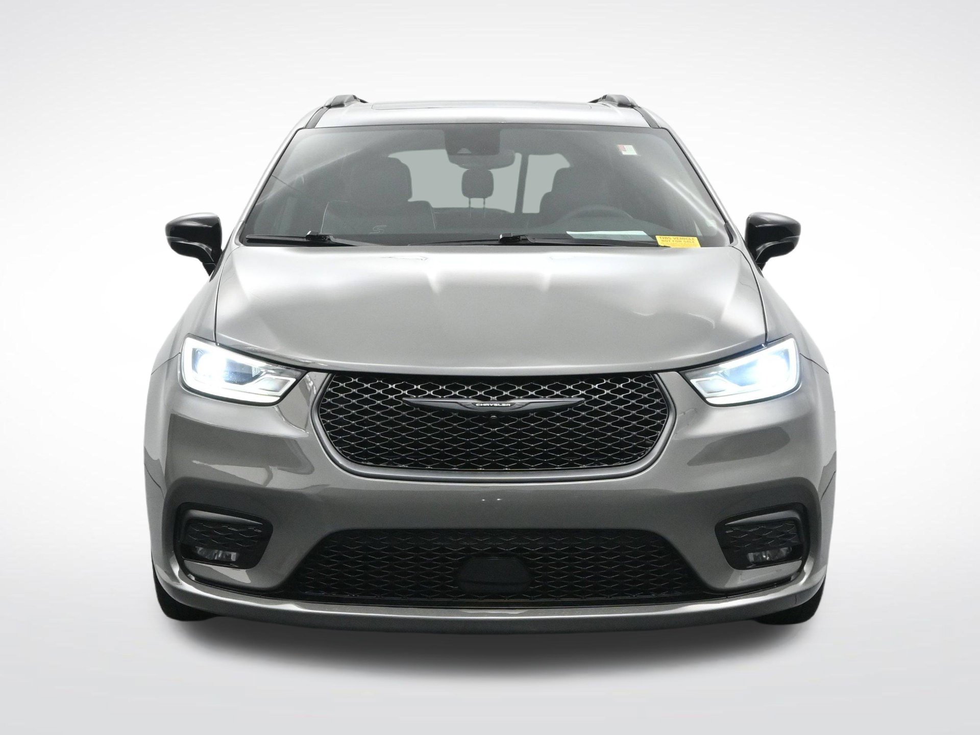 Used 2025 Chrysler Pacifica Limited FWD image 2