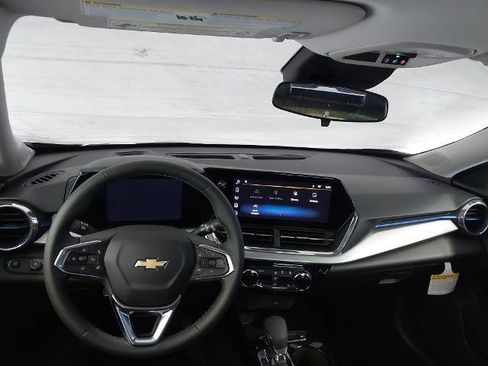 New 2026 Chevrolet Trax LT w/ Driver Confidence Package FWD image 5