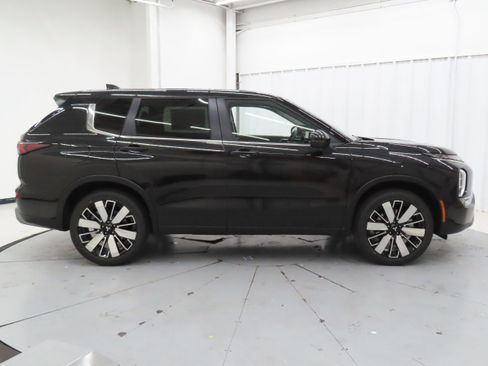 New 2026 Mitsubishi Outlander SE image 2
