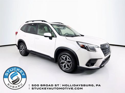 Used 2023 Subaru Forester Premium AWD/4WD image 1