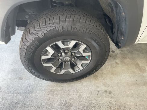Used 2016 Toyota Tacoma TRD Off-Road AWD/4WD image 10