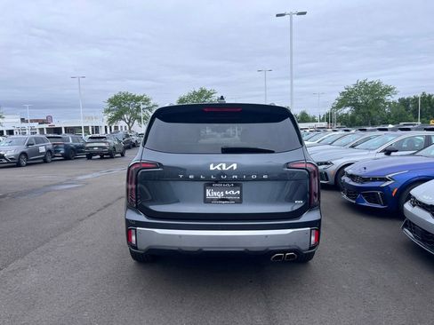 Used 2024 Kia Telluride EX w/ EX Captain's Chair Package AWD/4WD image 4