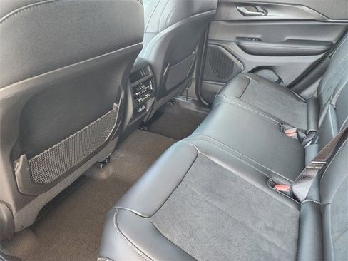 New 2025 Jeep Grand Cherokee Altitude image 21