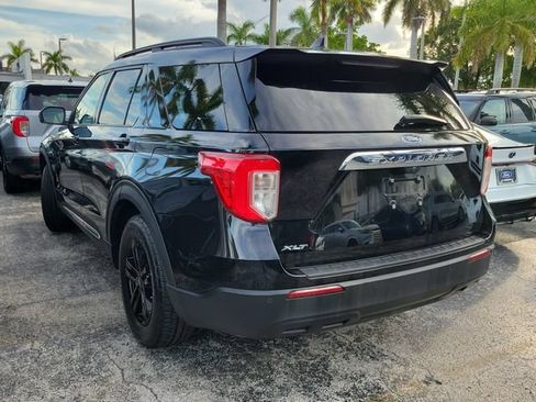Used 2021 Ford Explorer XLT RWD image 4