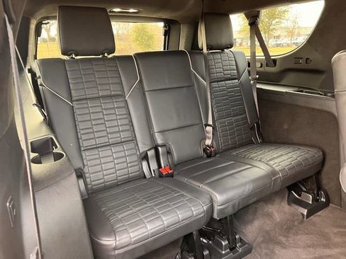 Used 2022 Cadillac Escalade ESV Premium Luxury Platinum image 30