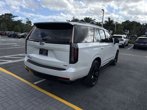 Used 2023 Cadillac Escalade Sport Platinum w/ LPO, ONYX Package image 4