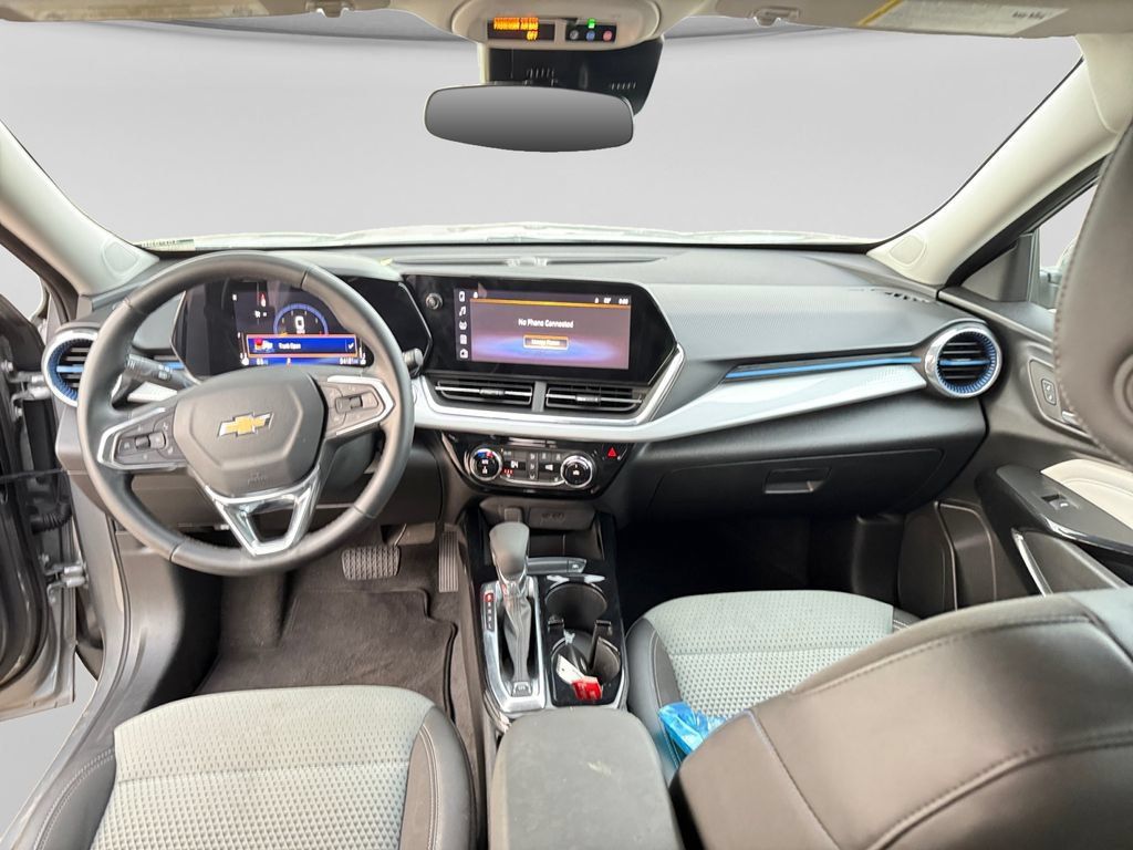 Used 2025 Chevrolet Trax LT w/ LT Convenience Package FWD image 23