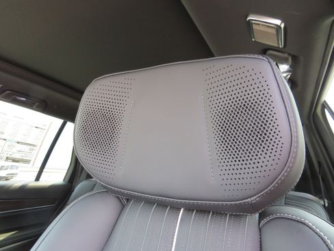 New 2026 Cadillac Vistiq Sport image 21