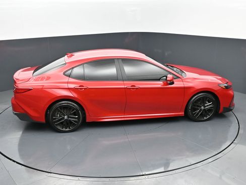 Used 2025 Toyota Camry SE image 33