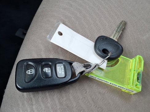 Used 2014 Hyundai Elantra SE image 24