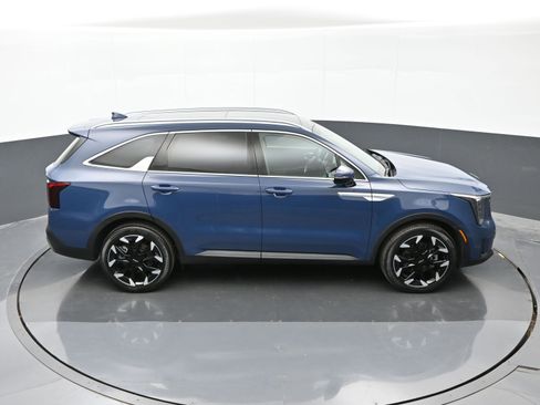 Used 2024 Kia Sorento EX w/ Panoramic Sunroof Package image 40