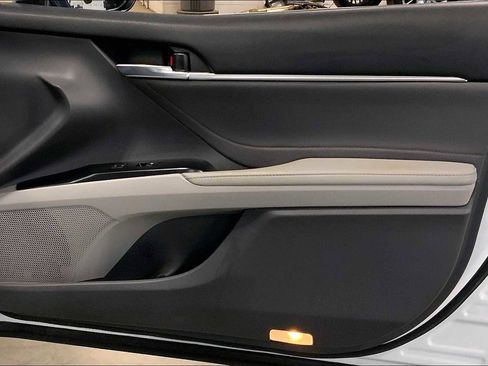 Used 2018 Toyota Camry XLE image 22