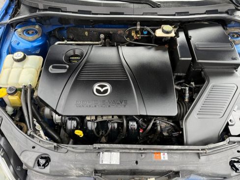 Used 2005 MAZDA MAZDA3 s w/ Moonroof & 6-CD Pkg FWD image 30