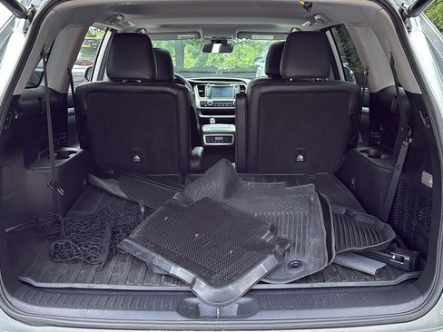 Used 2018 Toyota Highlander XLE AWD/4WD image 33