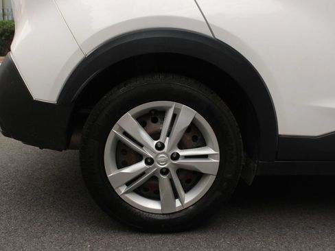 Used 2020 Nissan Kicks S FWD image 5