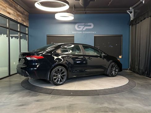 Used 2023 Toyota Corolla SE FWD image 3