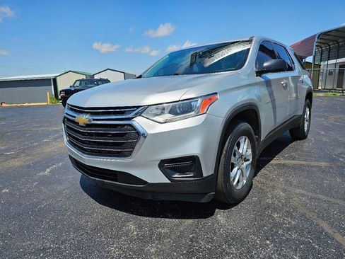Used 2019 Chevrolet Traverse LS FWD image 2