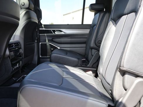 New 2026 Jeep Grand Wagoneer L Limited w/ Premium Group II AWD/4WD image 19
