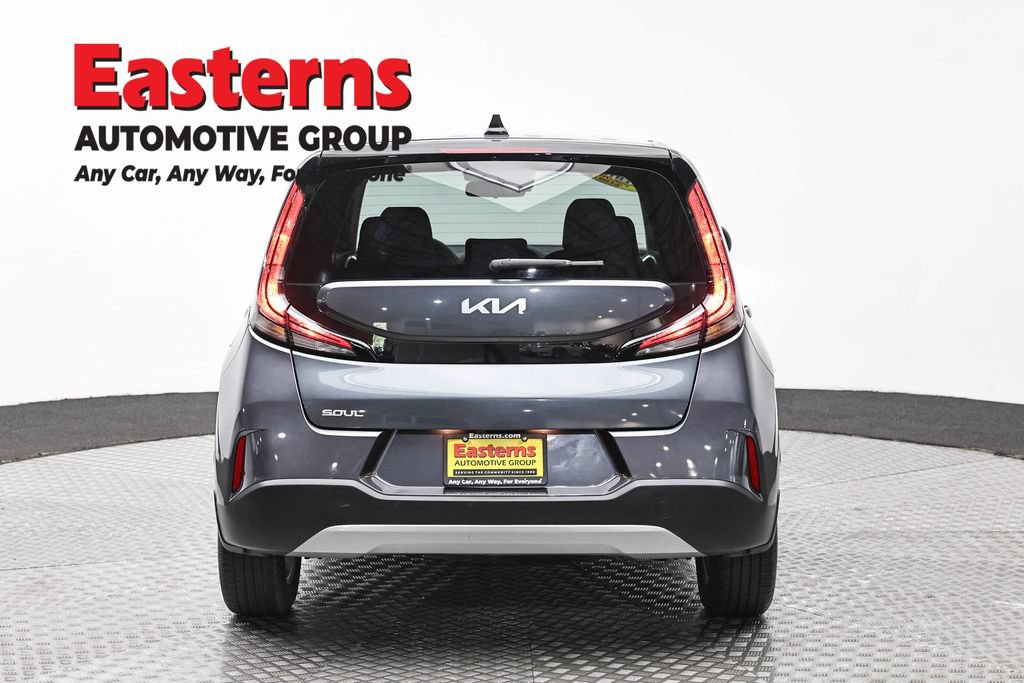 Used 2023 Kia Soul LX w/ LX Technology Package FWD image 7