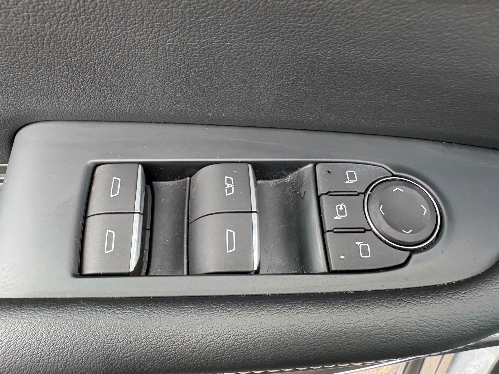 Used 2025 Buick Enclave Avenir w/ Super Cruise Package FWD image 19