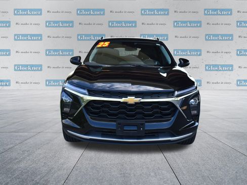 Used 2025 Chevrolet Trax LT w/ LT Convenience Package FWD image 2