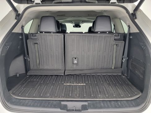 Used 2022 Toyota Highlander XLE AWD/4WD image 33