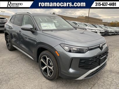 New 2025 Volkswagen Tiguan SE