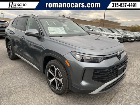 New 2025 Volkswagen Tiguan SE image 1
