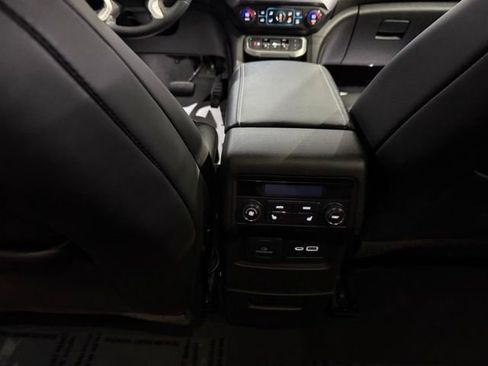 Used 2023 GMC Acadia SLT w/ Elevation Edition image 28