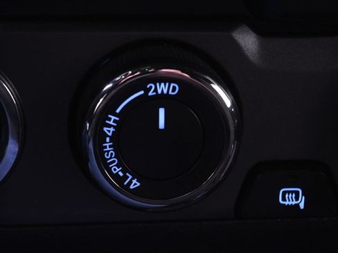 Used 2019 Toyota Tacoma TRD Sport w/ Technology Package AWD/4WD image 32