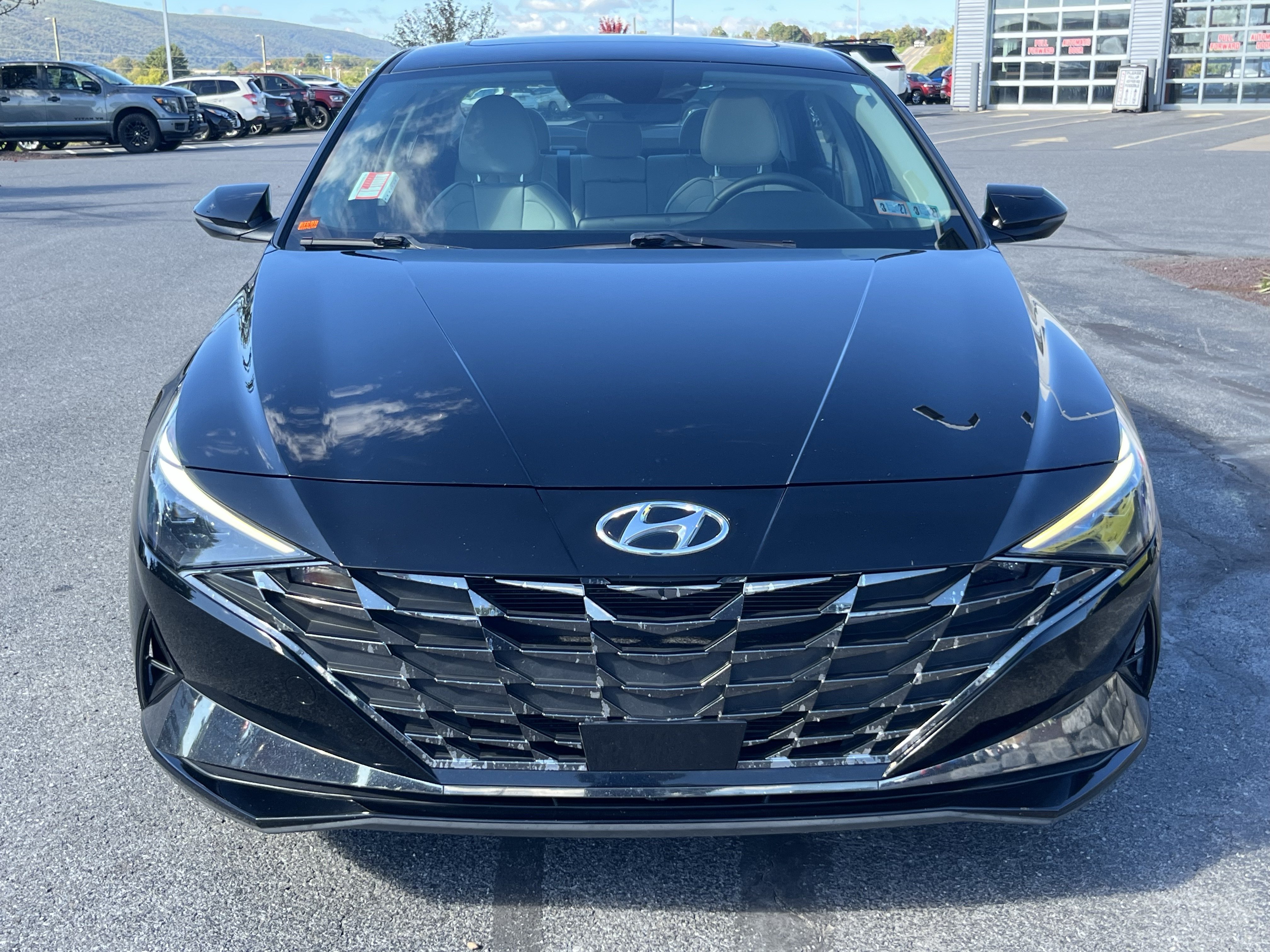 Used 2022 Hyundai Elantra Limited FWD image 11