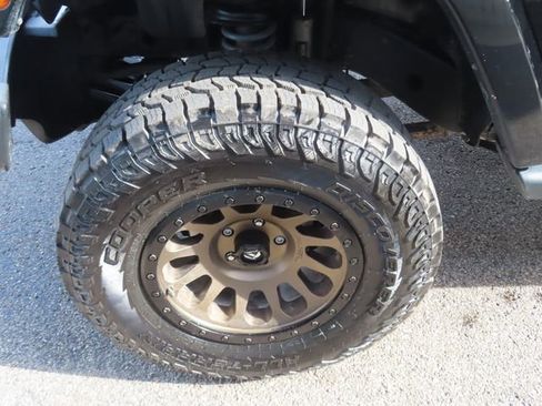 Used 2018 Jeep Wrangler Unlimited Sahara w/ Max Tow Package AWD/4WD image 15
