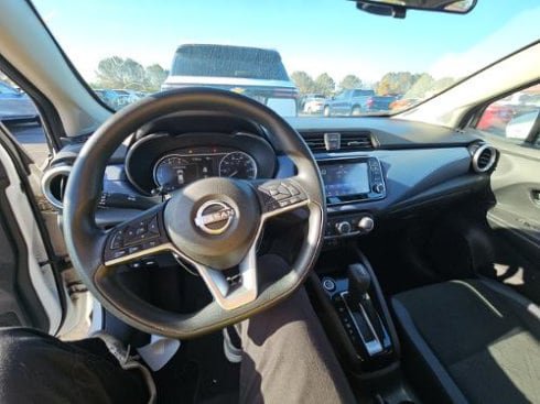 Used 2023 Nissan Versa SV FWD image 4