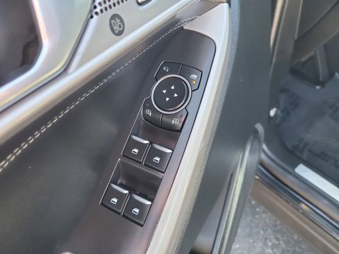 Used 2024 Ford Explorer Limited image 16