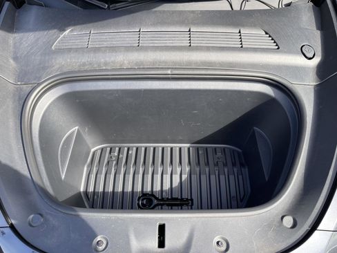 Used 2025 Tesla Model Y Long Range image 19