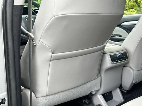 Used 2019 Toyota Highlander XLE AWD/4WD image 40